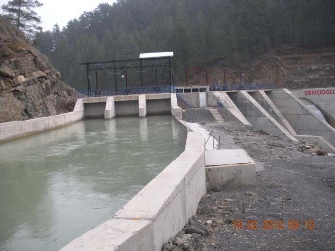 水力発電所の水路